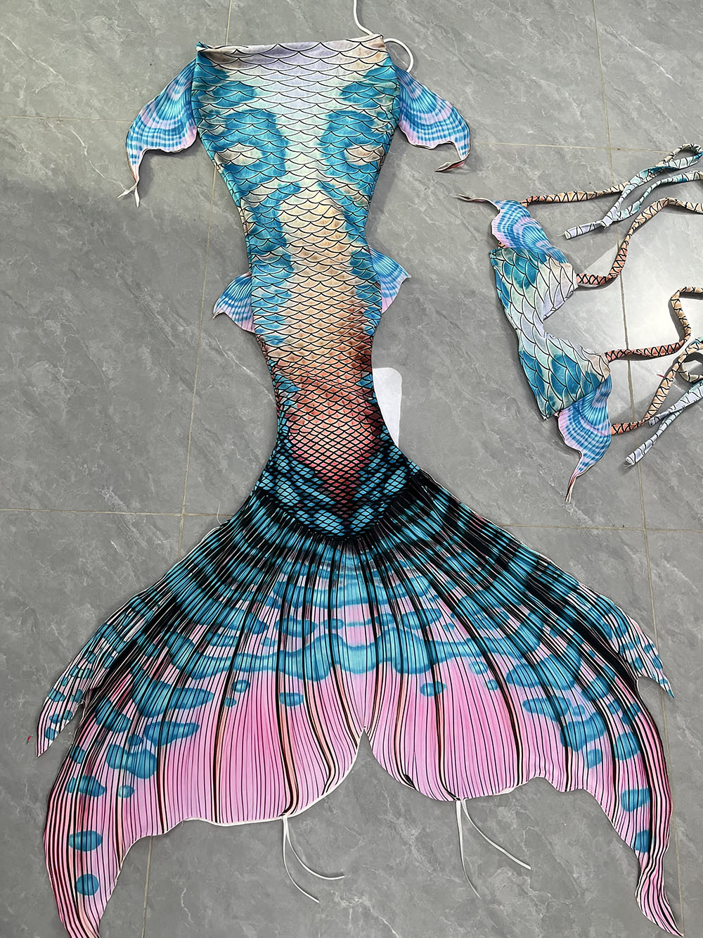 Colorful Dreamy Mermaid Tail A - Aquarium & Marine Museum ulasan dan harga