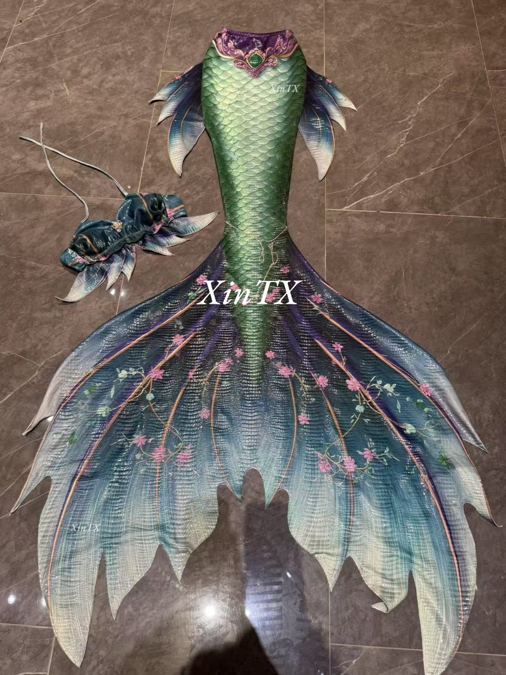 man woman mermaid tail hot sta - Aquarium & Marine Museum Kota Kinabalu ulasan dan harga